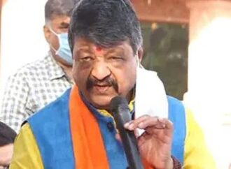 మహిళలు చిట్టిపొట్టి దుస్తులు ధరించ రాదు