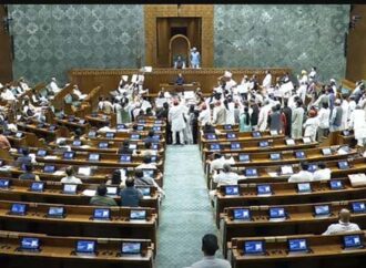 పార్లమెంట్‌ ఉభయ సభలు మధ్యాహ్నానికి వాయిదా