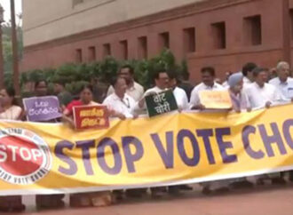 ఎస్‌ఐఆర్‌కు వ్యతిరేకంగా  ఇండియా బ్లాక్‌ నేతల నిరసన