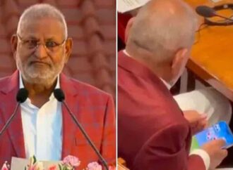 అసెంబ్లీలో రమ్మీ ఆడిన మంత్రి