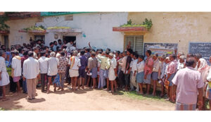 తరగని యూరియా బారులు..